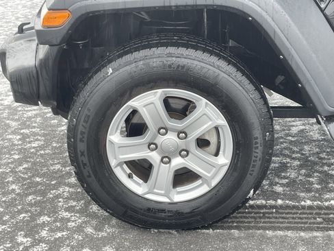 Used 2022 Jeep Wrangler Unlimited Sport image 11