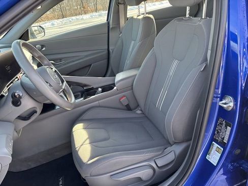 Used 2023 Hyundai Elantra SEL w/ Convenience Package image 39