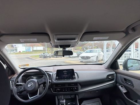 Used 2023 Nissan Rogue S image 14