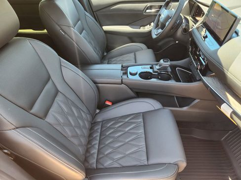 New 2026 Nissan Rogue Platinum AWD/4WD image 13