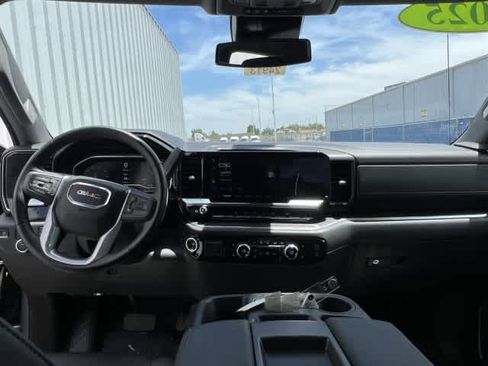 Used 2025 GMC Sierra 1500 SLT AWD/4WD image 17