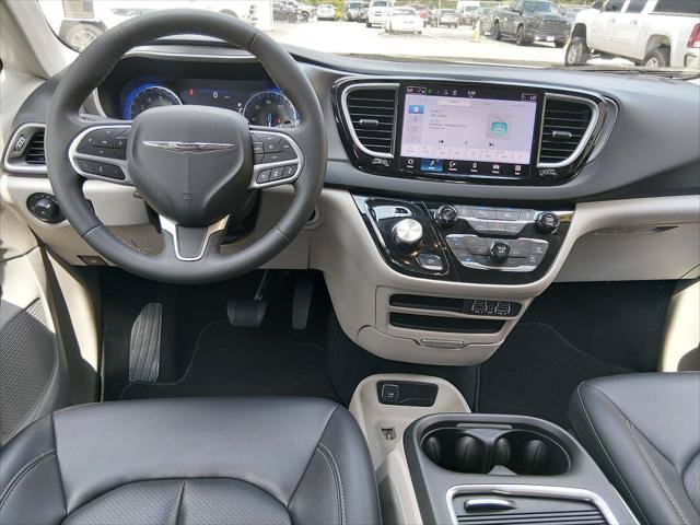 Certified 2024 Chrysler Pacifica Touring-L FWD image 10