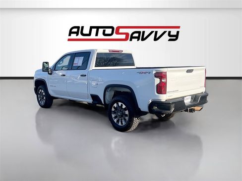 Used 2023 Chevrolet Silverado 2500 Custom w/ Custom Convenience Package image 5
