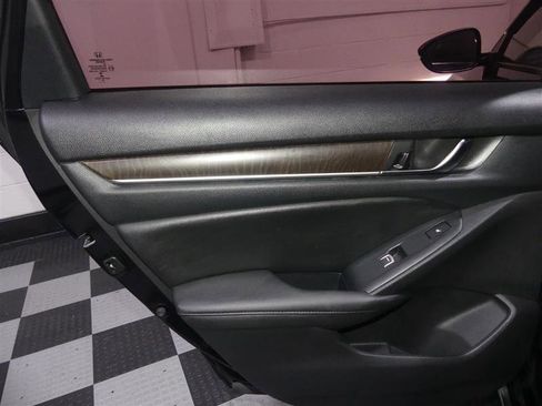 Used 2019 Honda Accord Touring image 25