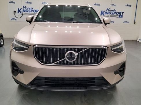 Used 2024 Volvo XC40 B5 Plus w/ Protection Package Premier AWD/4WD image 11