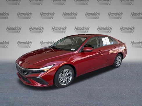 Used 2024 Hyundai Elantra SEL FWD image 4