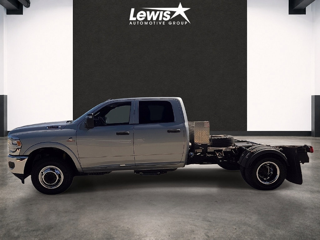 Used 2023 RAM 3500 Tradesman w/ Chrome Appearance Group AWD/4WD image 2