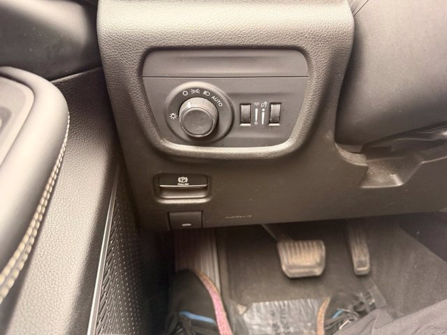 Used 2022 Jeep Grand Cherokee L Laredo w/ Luxury Tech Group I AWD/4WD image 20