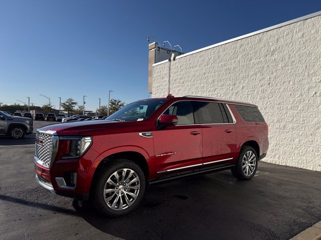 Used 2024 GMC Yukon XL Denali w/ Advanced Technology Package AWD/4WD image 3
