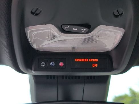 Used 2024 Chevrolet Colorado W/T RWD image 19
