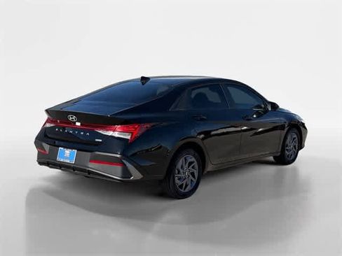 Certified 2025 Hyundai Elantra Blue image 5