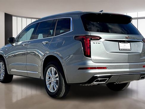New 2025 Cadillac XT6 Luxury image 3