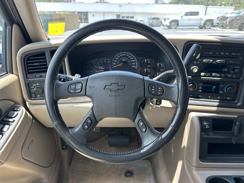Used 2004 Chevrolet Suburban LT w/ Preferred Equipment Group RWD image 18
