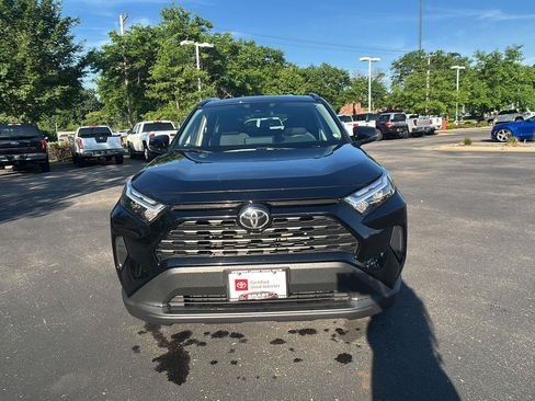 Used 2025 Toyota RAV4 XLE AWD/4WD image 6