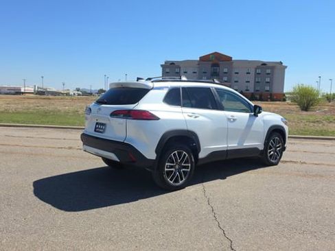 Used 2026 Toyota Corolla Cross XLE image 6