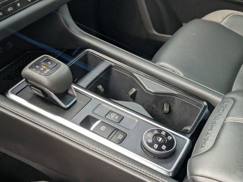 Used 2023 Nissan Pathfinder SL w/ Black Appearance Package image 25