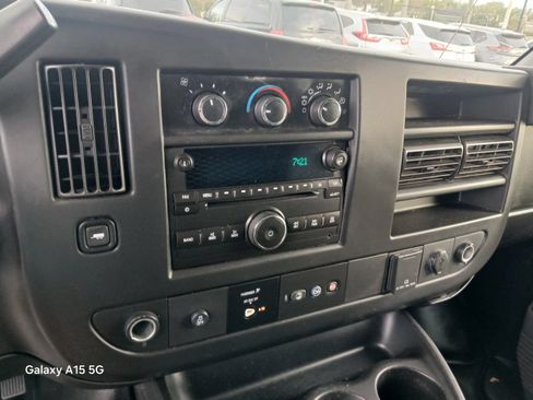 Used 2018 Chevrolet Express 3500 Extended w/ Driver Convenience Package RWD image 28