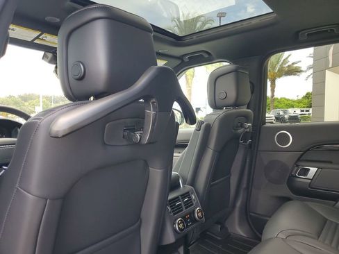 New 2025 Land Rover Discovery S image 17