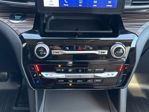 Used 2022 Ford Explorer Limited w/ Equipment Group 301A image 9