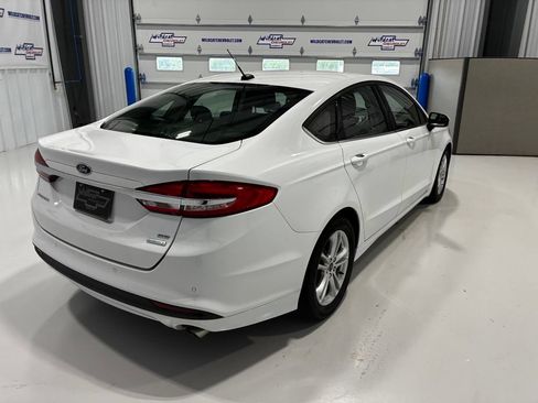 Used 2018 Ford Fusion SE w/ Fusion SE Technology Package FWD image 6
