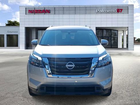 Certified 2024 Nissan Pathfinder SV FWD image 2