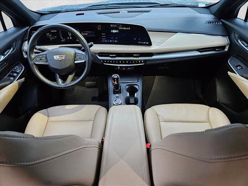 Used 2025 Cadillac XT4 Premium Luxury FWD image 18