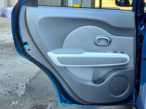 Used 2015 Kia Soul EV + FWD image 32