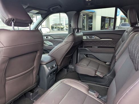 Used 2026 Ford Explorer Platinum w/ LUX Leather Package AWD/4WD image 30