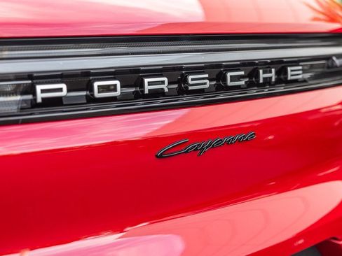 Certified 2025 Porsche Cayenne E-Hybrid AWD/4WD image 31