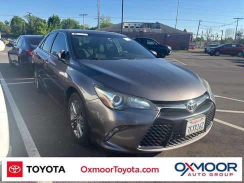 Used 2015 Toyota Camry SE image 1