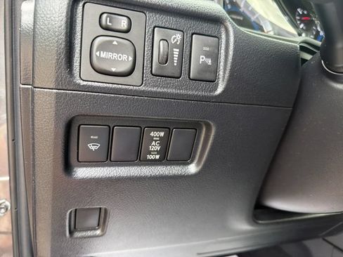 Used 2018 Toyota 4Runner Limited AWD/4WD image 18