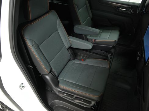 New 2026 GMC Yukon XL AT4 w/ AT4 Premium Plus Package AWD/4WD image 18