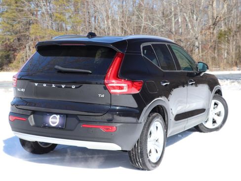 Used 2020 Volvo XC40 T4 Momentum w/ Protection Package Premier image 3