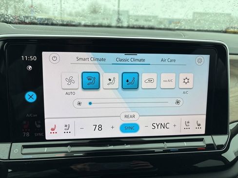 Used 2025 Volkswagen Atlas SE image 17