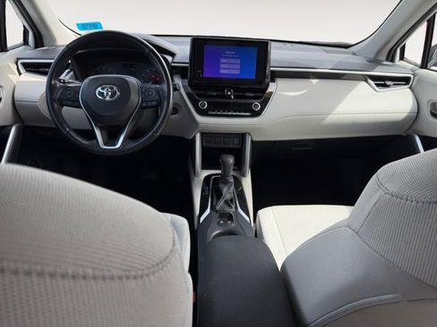 Used 2023 Toyota Corolla Cross LE w/ Moonroof Package AWD/4WD image 15