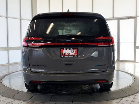 Used 2021 Chrysler Pacifica Touring w/ S Appearance Package image 7