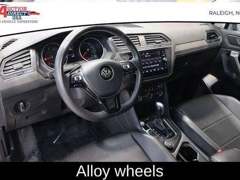 Used 2021 Volkswagen Tiguan SE w/ Panoramic Sunroof Package image 24