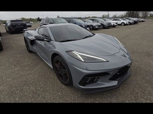 Used 2025 Chevrolet Corvette Stingray Preferred Cpe w/ Z51 Performance Package RWD image 2