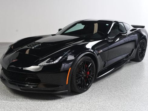 Used 2019 Chevrolet Corvette Z06 RWD image 2