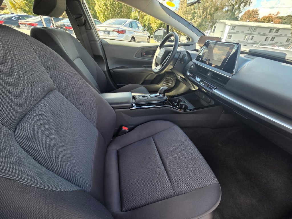 Used 2025 Toyota Prius LE FWD image 15