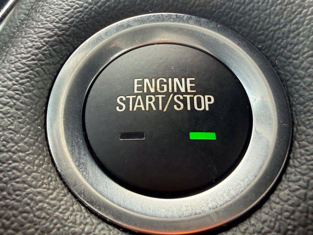 Used 2023 Chevrolet Traverse Premier FWD image 21