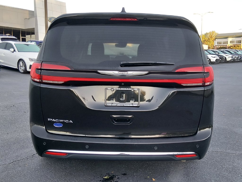 Used 2023 Chrysler Pacifica Touring-L FWD image 5