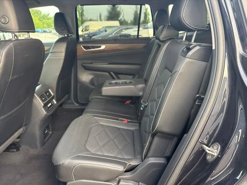 Used 2025 Volkswagen Atlas SE FWD image 17
