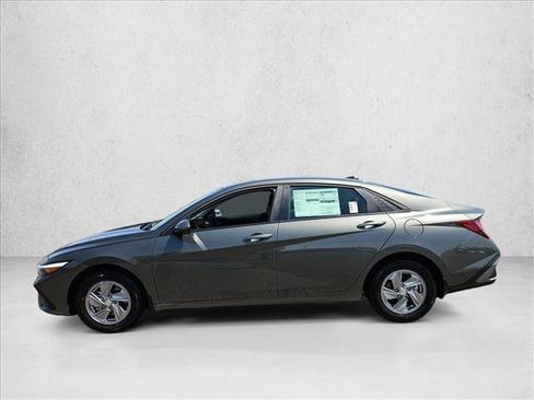 New 2026 Hyundai Elantra SE FWD image 5