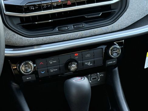 New 2026 Jeep Compass Latitude image 14