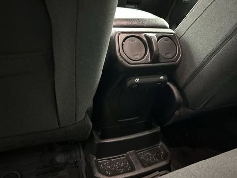 Used 2024 Jeep Wrangler Unlimited AWD/4WD image 25
