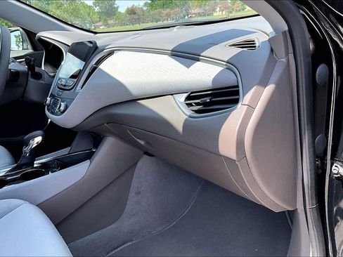 Used 2025 Chevrolet Malibu LT FWD image 14