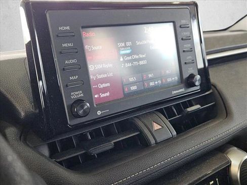 Used 2021 Toyota RAV4 LE image 10