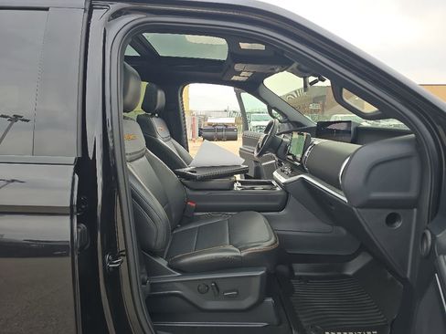 Used 2025 Ford Expedition Tremor AWD/4WD image 18