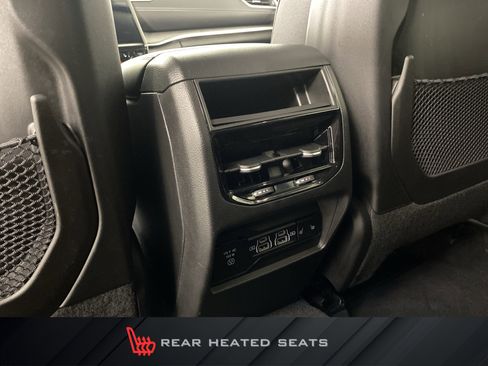 Used 2023 Jeep Grand Cherokee Limited image 32